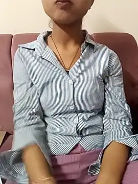 ritika gupta02 online show from April 21, 2026, 7:06 pm