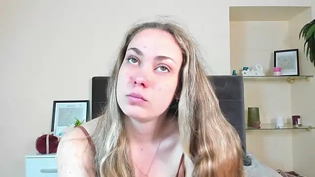 Snapshot of MelanieCuty chatting on April 7, 2026, 5:30 am MelanieCuty online show from April 7, 2026, 5:30 am