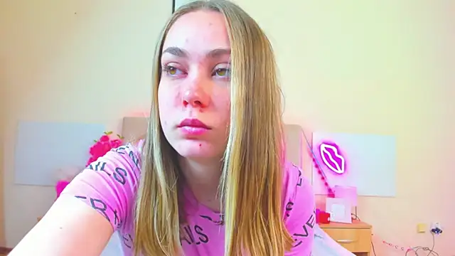 Snapshot of MelanieCuty chatting on May 11, 2026, 5:24 am MelanieCuty online show from May 11, 2026, 5:24 am