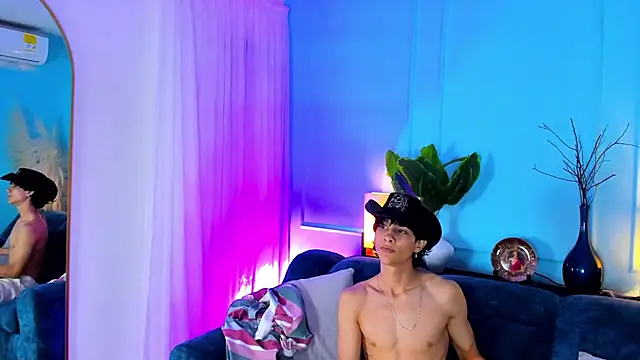 Snapshot of Cheys_Mast chatting on March 15, 2026, 3:51 pm Cheys Mast online show from March 15, 2026, 3:51 pm