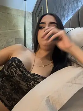 Maia antonelli online show from April 3, 2026, 12:30 am