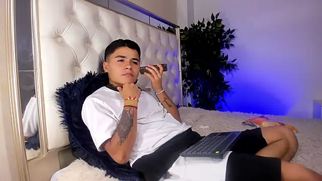 Liam Dustin online show from May 31, 2026, 8:32 pm