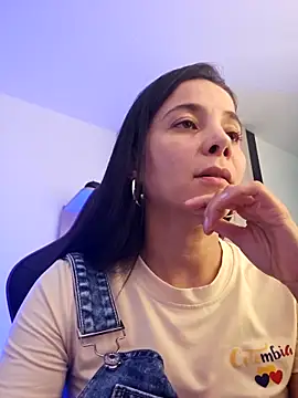 miaeyex online show from April 6, 2026, 9:05 pm