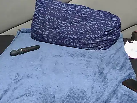 Melitaxx online show from March 23, 2026, 10:03 pm