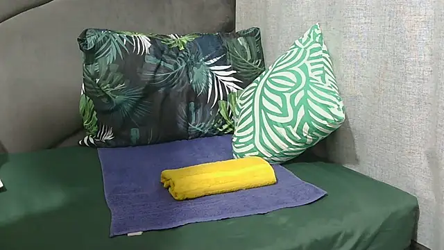 Melitaxx online show from June 7, 2026, 4:16 am