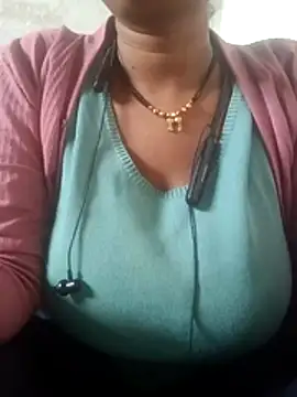 Snapshot of Mona_ji32 chatting on April 5, 2026, 10:12 am Mona ji32 online show from April 5, 2026, 10:12 am