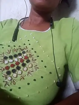 Snapshot of Mona_ji32 chatting on April 29, 2026, 4:49 am Mona ji32 online show from April 29, 2026, 4:49 am