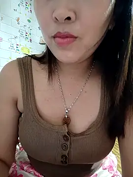 Cherry XyX online show from April 7, 2026, 1:33 pm