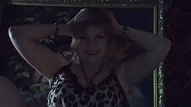 Lia Rayss online show from May 5, 2026, 8:17 pm