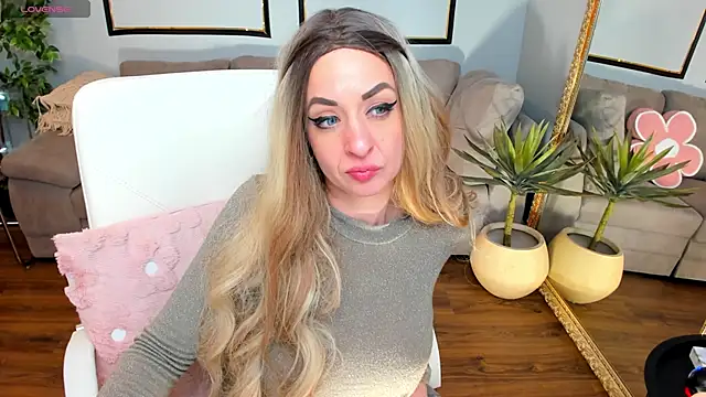 ElyssaVibe online show from April 21, 2026, 2:51 am