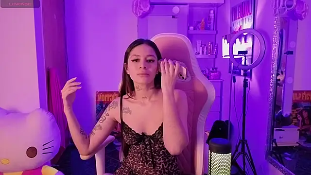 Oliviasims online show from July 4, 2026, 8:04 pm