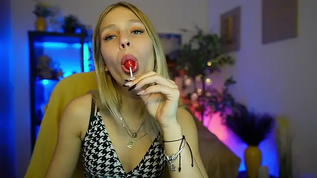 Snapshot of Luna_Grace18 chatting on March 26, 2026, 2:11 pm Luna Grace18 online show from March 26, 2026, 2:11 pm