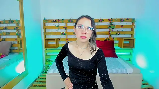 Ashley Benoit online show from April 9, 2026, 1:27 pm