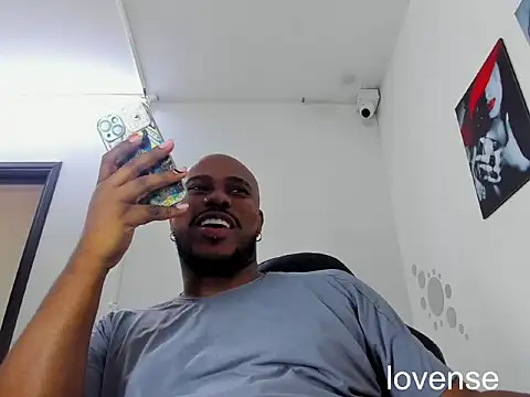 Snapshot of Alessandro_Hamed chatting on May 7, 2026, 3:28 pm Alessandro Hamed online show from May 7, 2026, 3:28 pm
