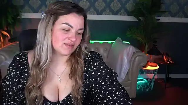 Snapshot of AlissyaGrayy chatting on May 6, 2026, 12:32 pm AlissyaGrayy online show from May 6, 2026, 12:32 pm