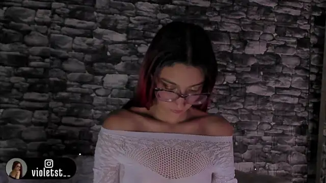VioletWinters online show from June 11, 2026, 3:04 am