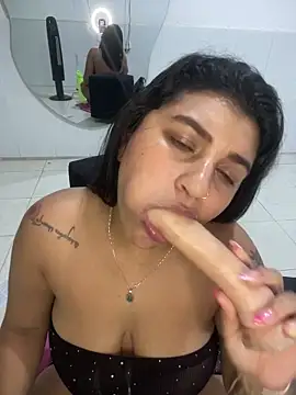 Mia rouseee online show from April 7, 2026, 12:33 am