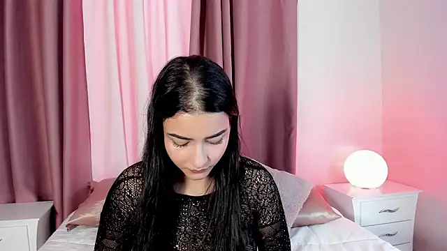 sweet aura31 online show from April 13, 2026, 7:52 pm