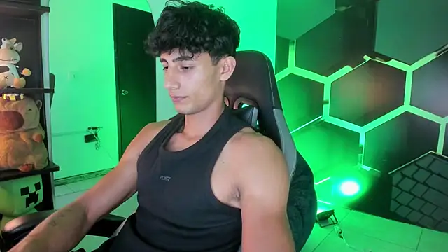 Snapshot of MaxiimoRomano_ chatting on July 1, 2026, 7:24 pm MaxiimoRomano online show from July 1, 2026, 7:24 pm