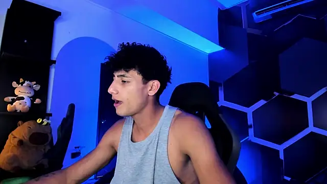 Snapshot of MaxiimoRomano_ chatting on July 8, 2026, 7:07 pm MaxiimoRomano online show from July 8, 2026, 7:07 pm