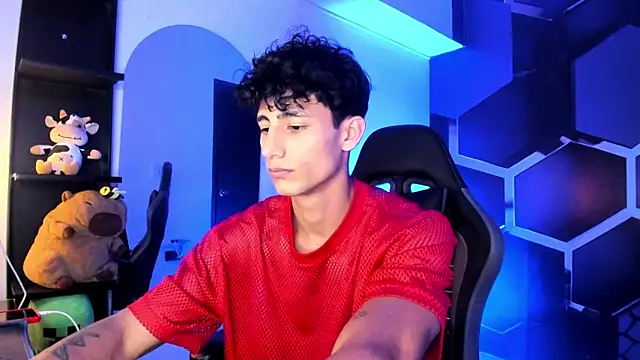 Snapshot of MaxiimoRomano_ chatting on July 9, 2026, 7:18 pm MaxiimoRomano online show from July 9, 2026, 7:18 pm