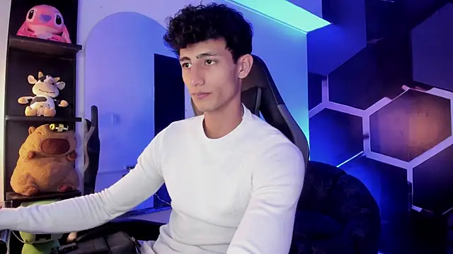 Snapshot of MaxiimoRomano_ chatting on July 16, 2026, 7:31 pm MaxiimoRomano online show from July 16, 2026, 7:31 pm