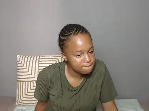 LillyPeachy21x online show from March 17, 2026, 7:44 am