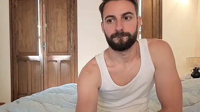 AmicisegretiITA online show from May 1, 2026, 12:21 pm