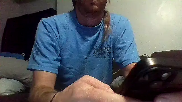 Snapshot of bigbeachcockx2 chatting on April 6, 2026, 12:39 pm bigbeachcockx2 online show from April 6, 2026, 12:39 pm