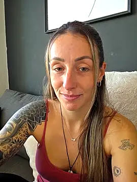 NicoleKaiser online show from April 30, 2026, 8:09 am