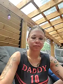 Couple qc online show from July 15, 2026, 4:23 pm
