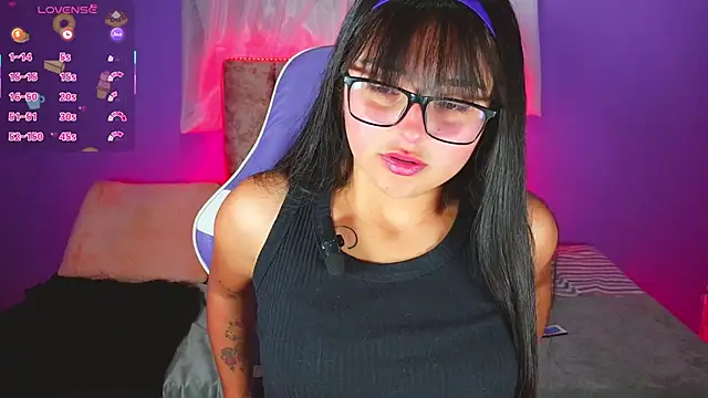 1 Scarllet  online show from April 24, 2026, 1:02 pm