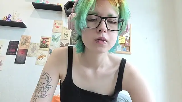 Snapshot of LittleKittenStar chatting on June 8, 2026, 11:32 am LittleKittenStar online show from June 8, 2026, 11:32 am