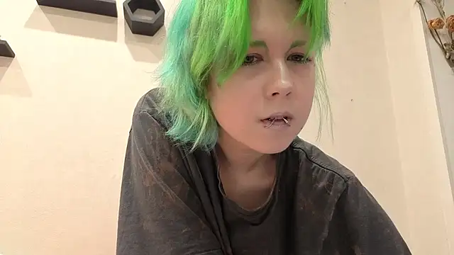 Snapshot of LittleKittenStar chatting on June 19, 2026, 10:13 pm LittleKittenStar online show from June 19, 2026, 10:13 pm