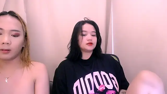 hugecock collins online show from April 18, 2026, 1:53 am