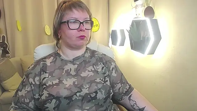 BonnnyBoobsy online show from April 13, 2026, 5:57 am