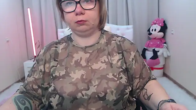 BonnnyBoobsy online show from May 1, 2026, 5:45 am
