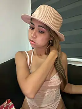 sexyparejahot69 online show from June 16, 2026, 6:16 am
