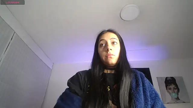 Melannyy V online show from May 6, 2026, 11:37 am