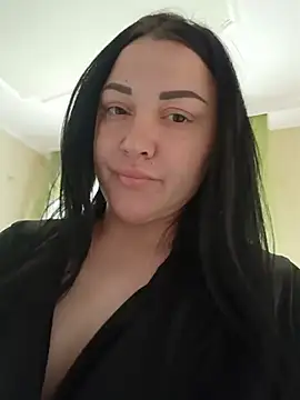 Snapshot of Elsie-Nora chatting on June 25, 2026, 5:45 am Elsie-Nora online show from June 25, 2026, 5:45 am