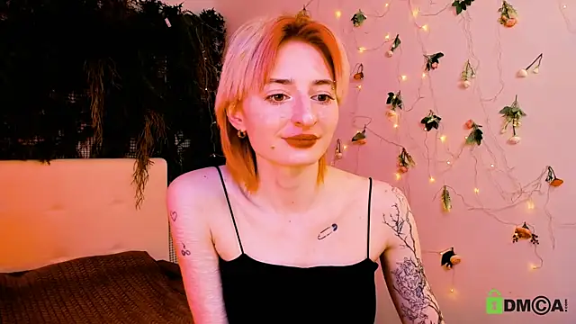 Kira  Cutie online show from May 15, 2026, 11:23 pm
