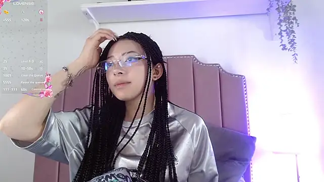 shiny foxeyes online show from April 10, 2026, 8:02 pm