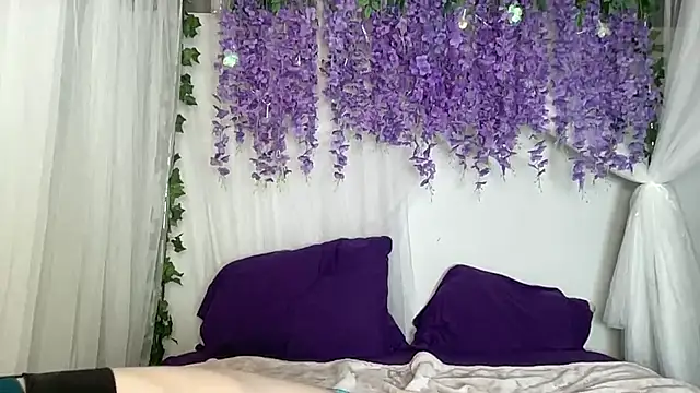 ElfGirlAna online show from June 10, 2026, 2:49 pm