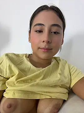 Snapshot of MelodyRey__ chatting on May 11, 2026, 1:44 am MelodyRey online show from May 11, 2026, 1:44 am