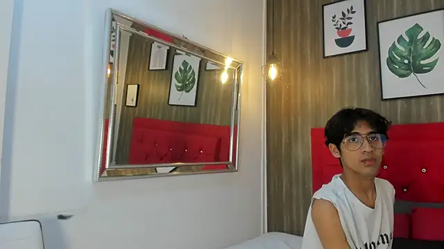  ArchieBlu  online show from March 24, 2026, 3:33 am