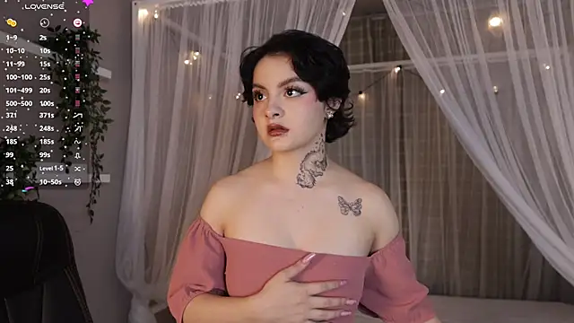  EmilyRouge  online show from June 20, 2026, 4:04 am