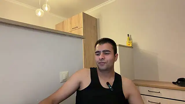 Snapshot of Daniel_ice chatting on April 8, 2026, 7:03 pm Daniel ice online show from April 8, 2026, 7:03 pm