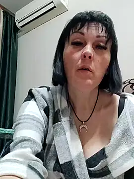 Snapshot of HelgaDennis chatting on April 23, 2026, 8:33 pm HelgaDennis online show from April 23, 2026, 8:33 pm