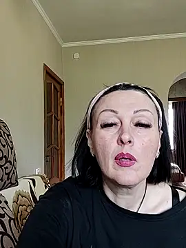 Snapshot of HelgaDennis chatting on May 1, 2026, 9:25 am HelgaDennis online show from May 1, 2026, 9:25 am