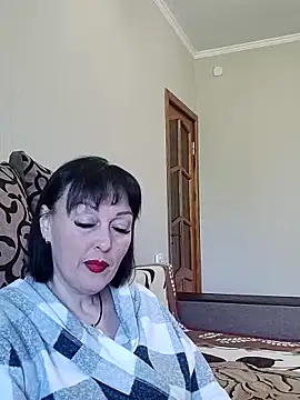 Snapshot of HelgaDennis chatting on May 6, 2026, 6:41 am HelgaDennis online show from May 6, 2026, 6:41 am